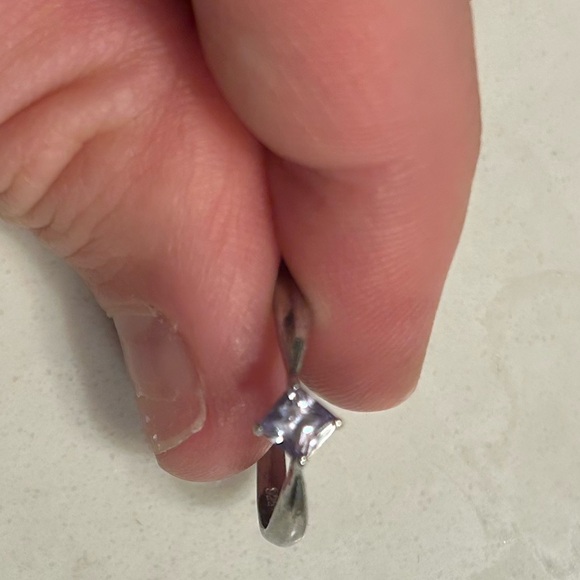 Beautiful silver ring with purple gem - Picture 2 of 4